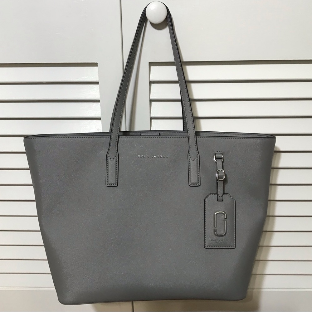🎉NWT🎉Marc Jacobs Large Grey Saffiano Tote Bag